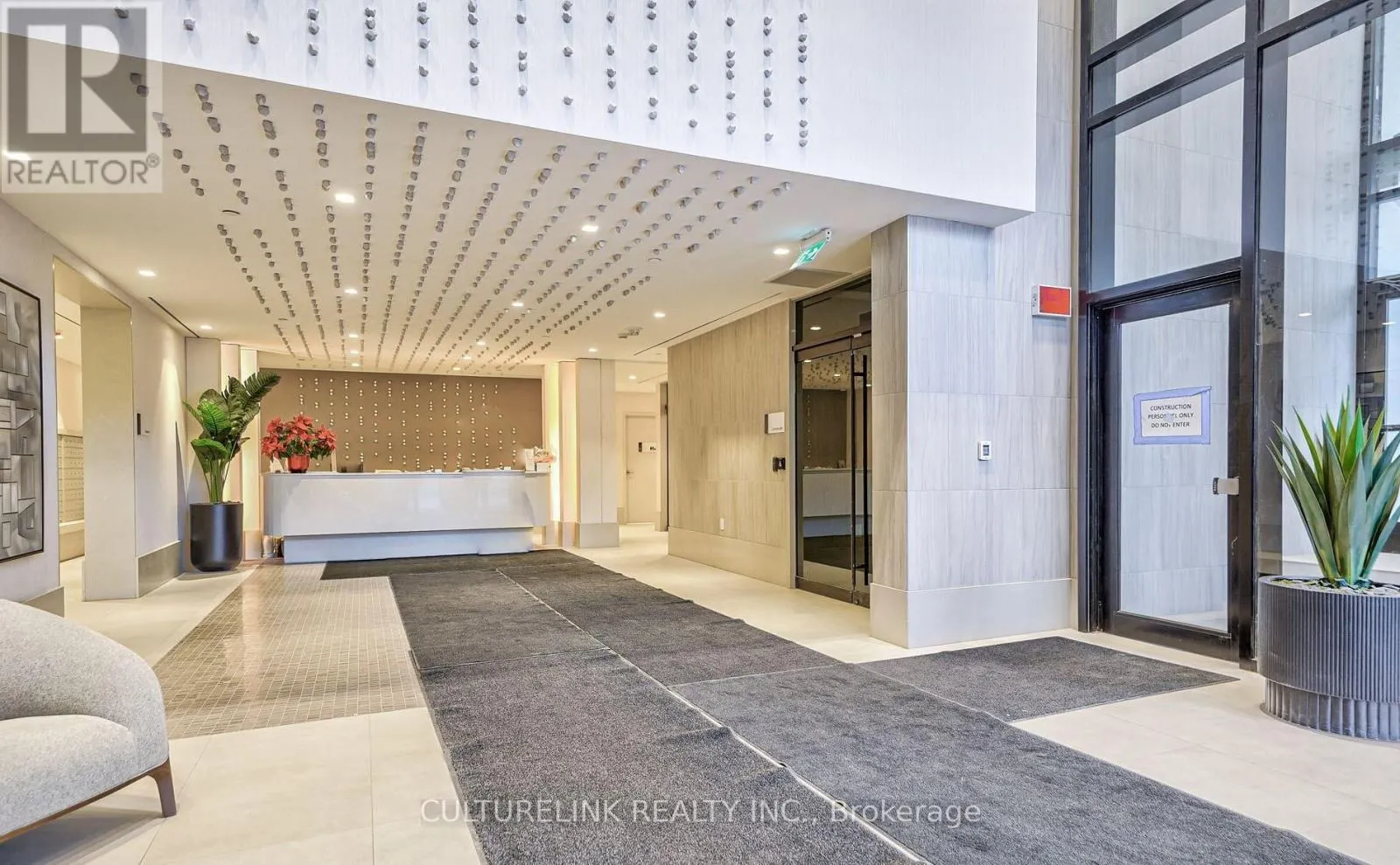 1111 - 2020 BATHURST STREET N