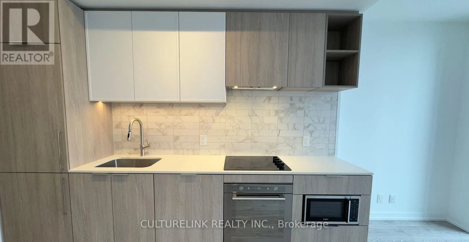 1111 - 2020 BATHURST STREET N