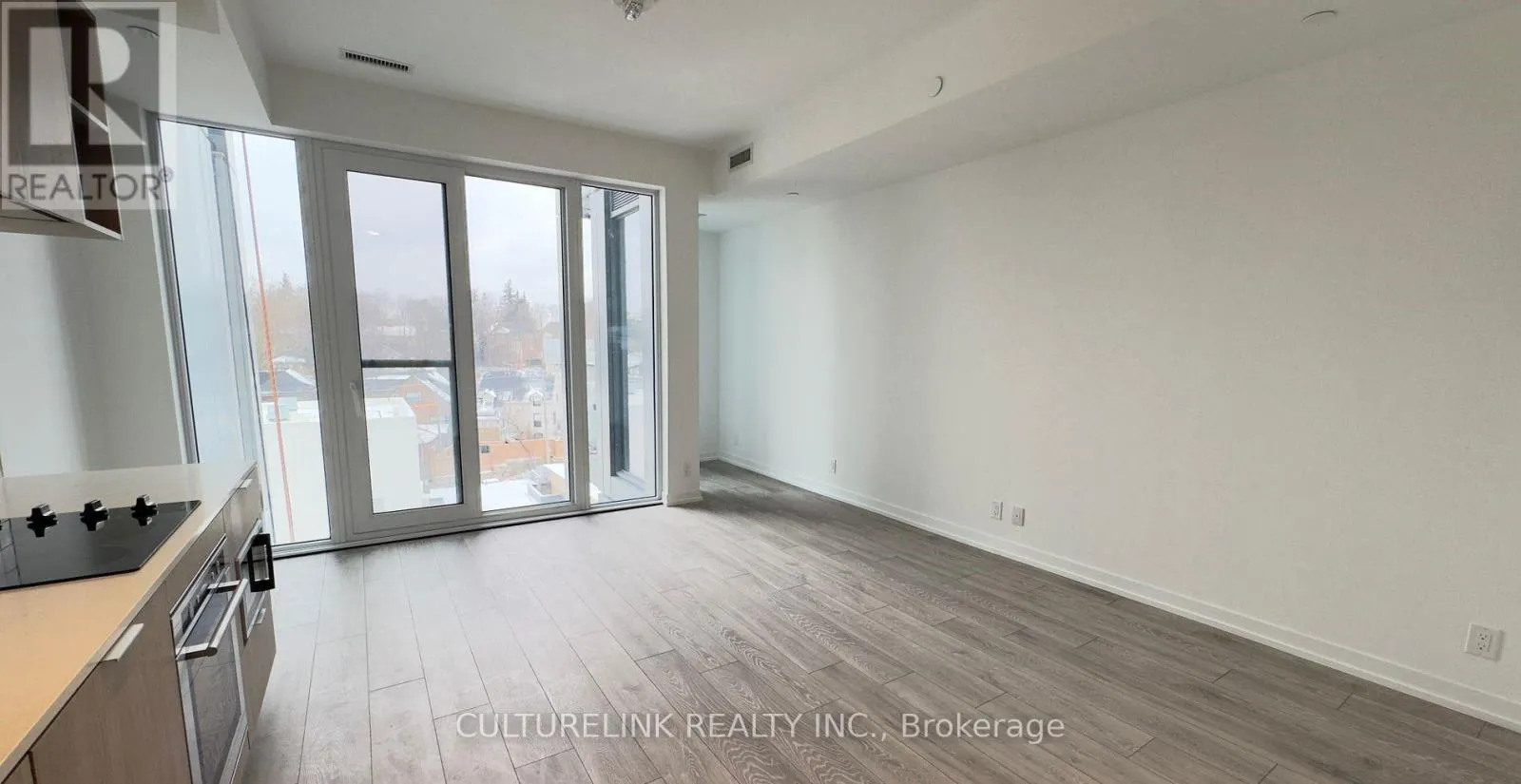 1111 - 2020 BATHURST STREET N