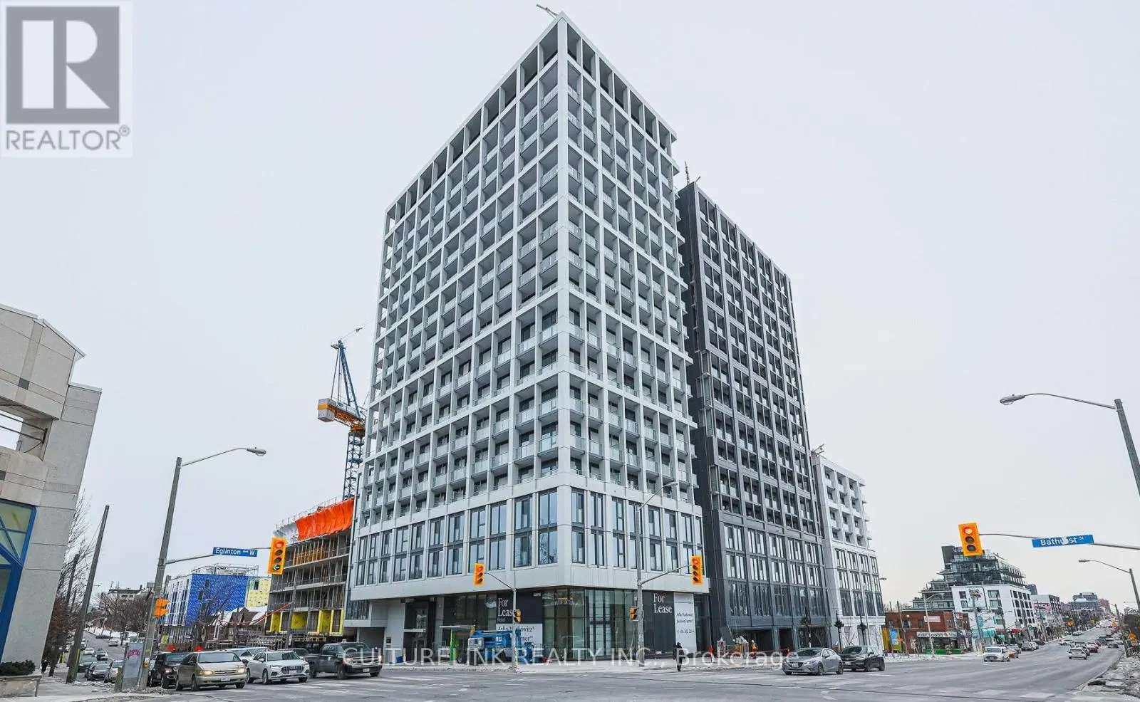 1111 - 2020 BATHURST STREET N