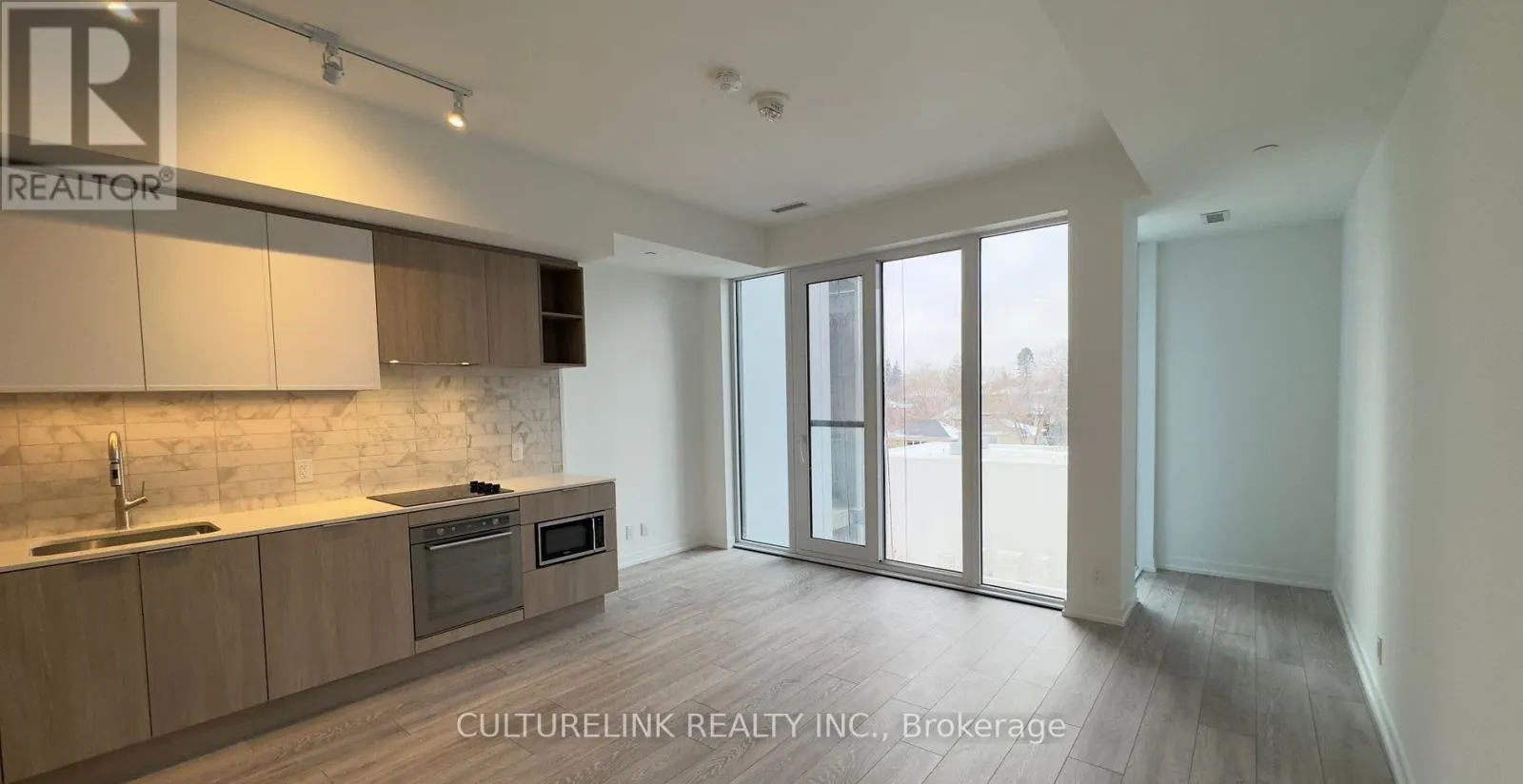 1111 - 2020 BATHURST STREET N