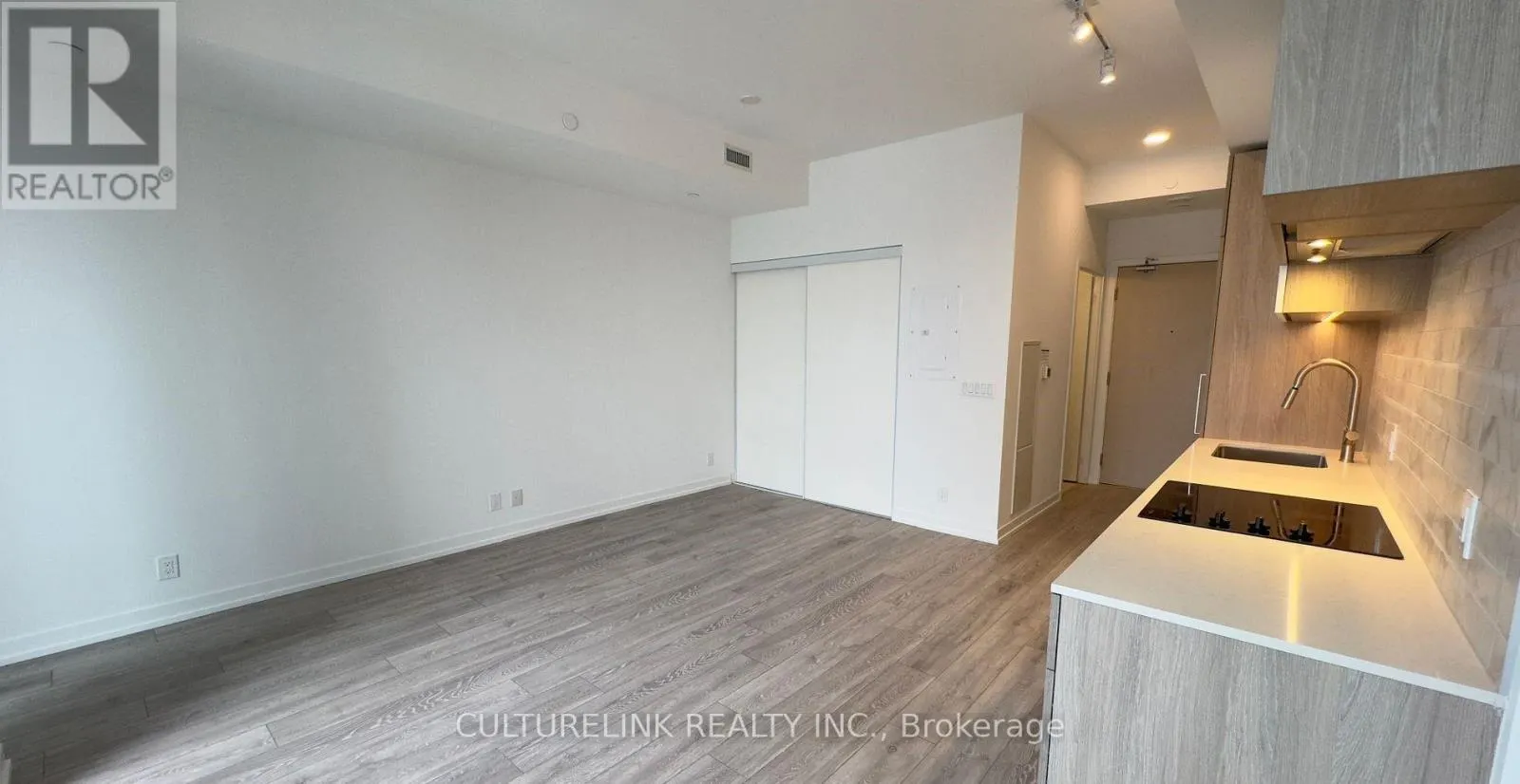1111 - 2020 BATHURST STREET N