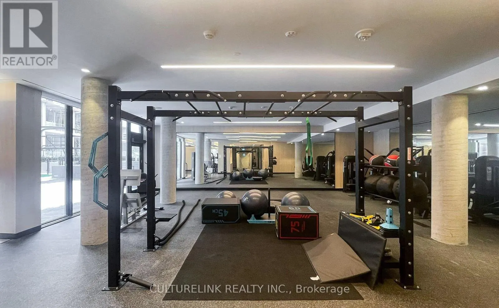 1111 - 2020 BATHURST STREET N