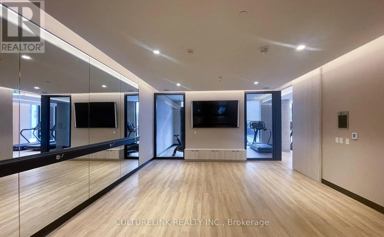 1111 - 2020 BATHURST STREET N
