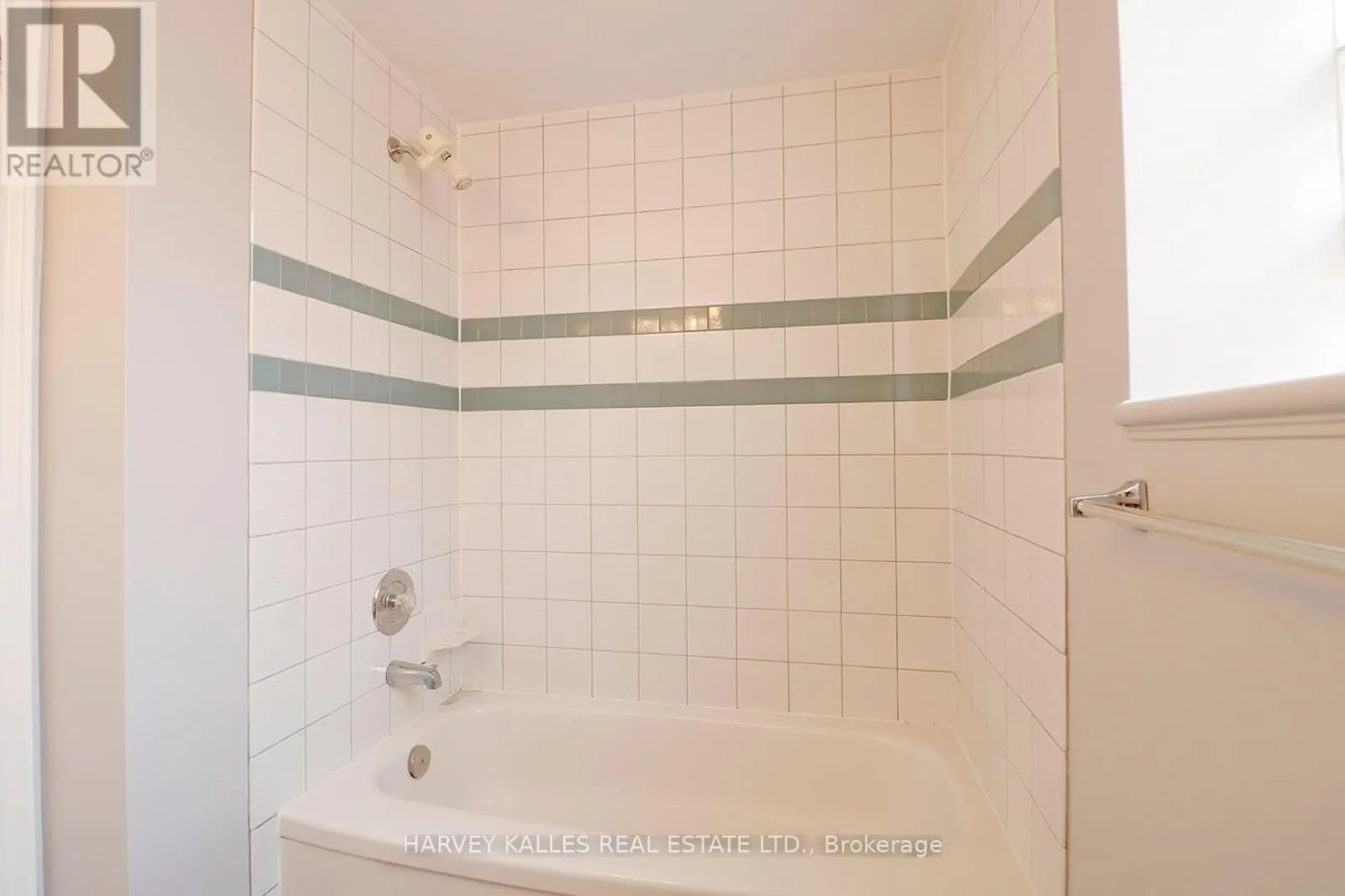 B - 1422 BAYVIEW AVENUE