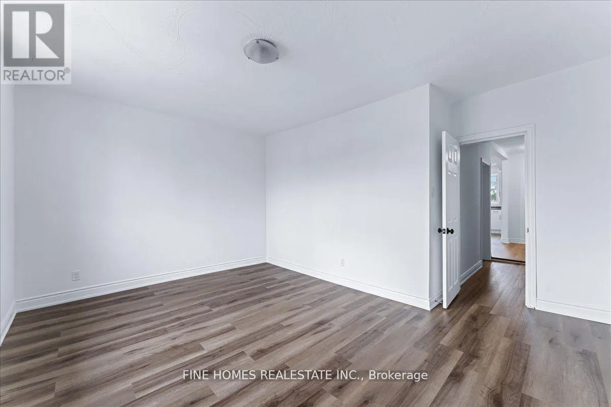 MAIN - 390 OAKOWOOD AVENUE