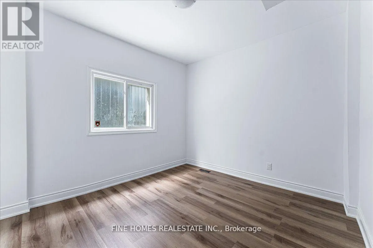 MAIN - 390 OAKOWOOD AVENUE