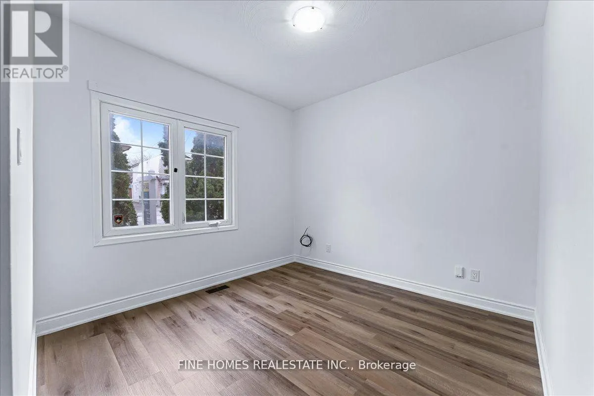 MAIN - 390 OAKOWOOD AVENUE