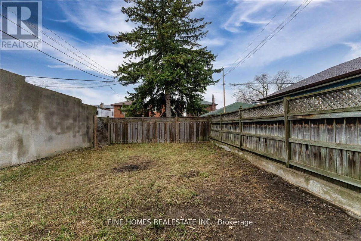 MAIN - 390 OAKOWOOD AVENUE