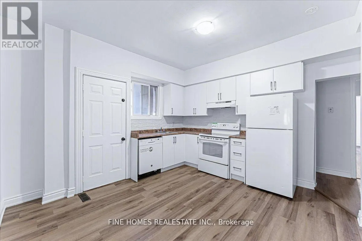 MAIN - 390 OAKOWOOD AVENUE