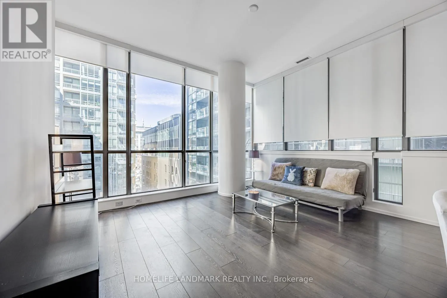 602 - 8 CHARLOTTE STREET