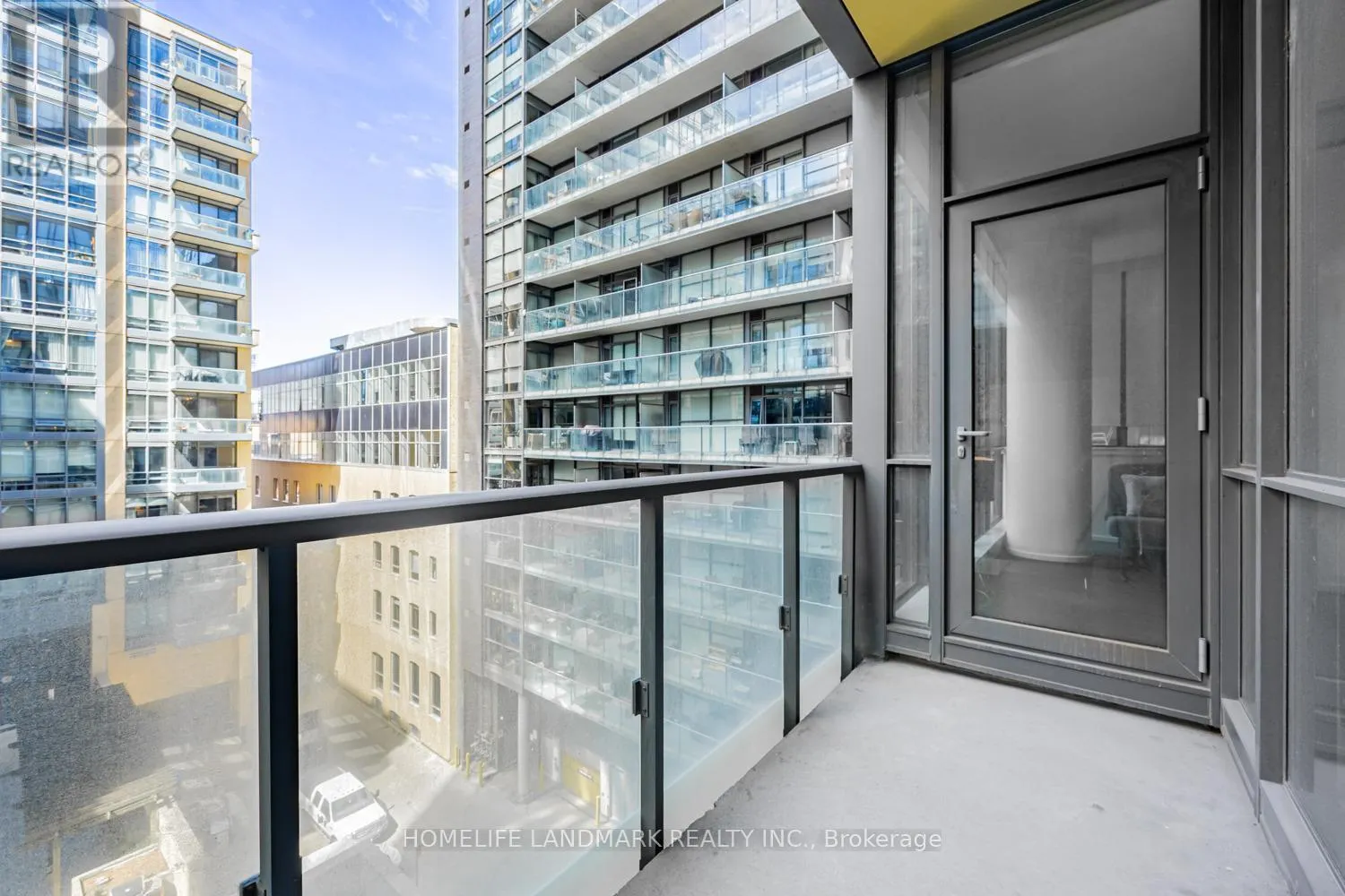 602 - 8 CHARLOTTE STREET
