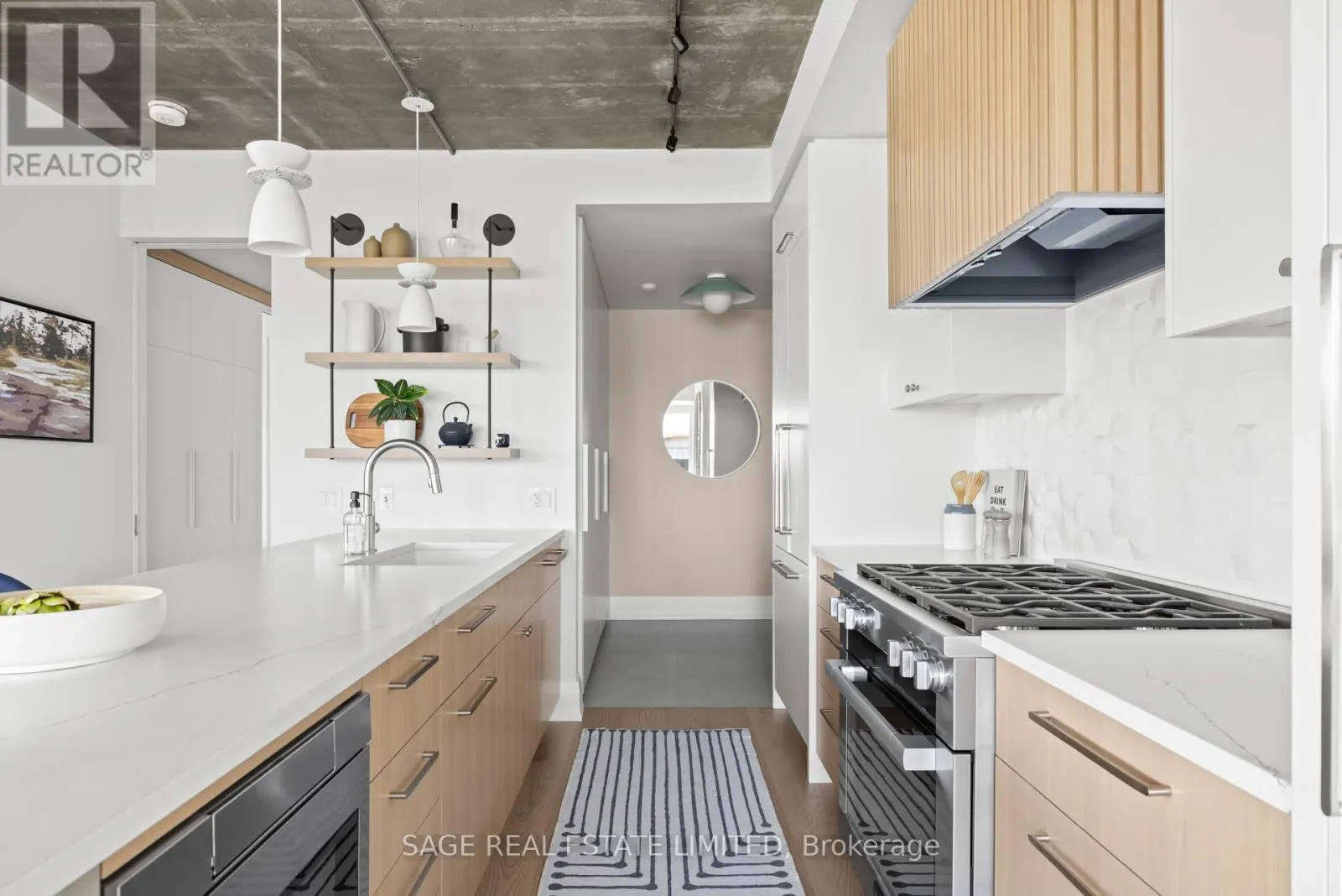912 - 1 SHAW STREET