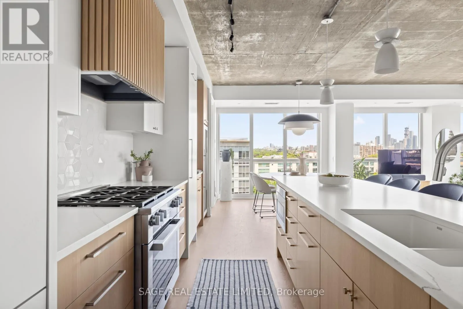 912 - 1 SHAW STREET