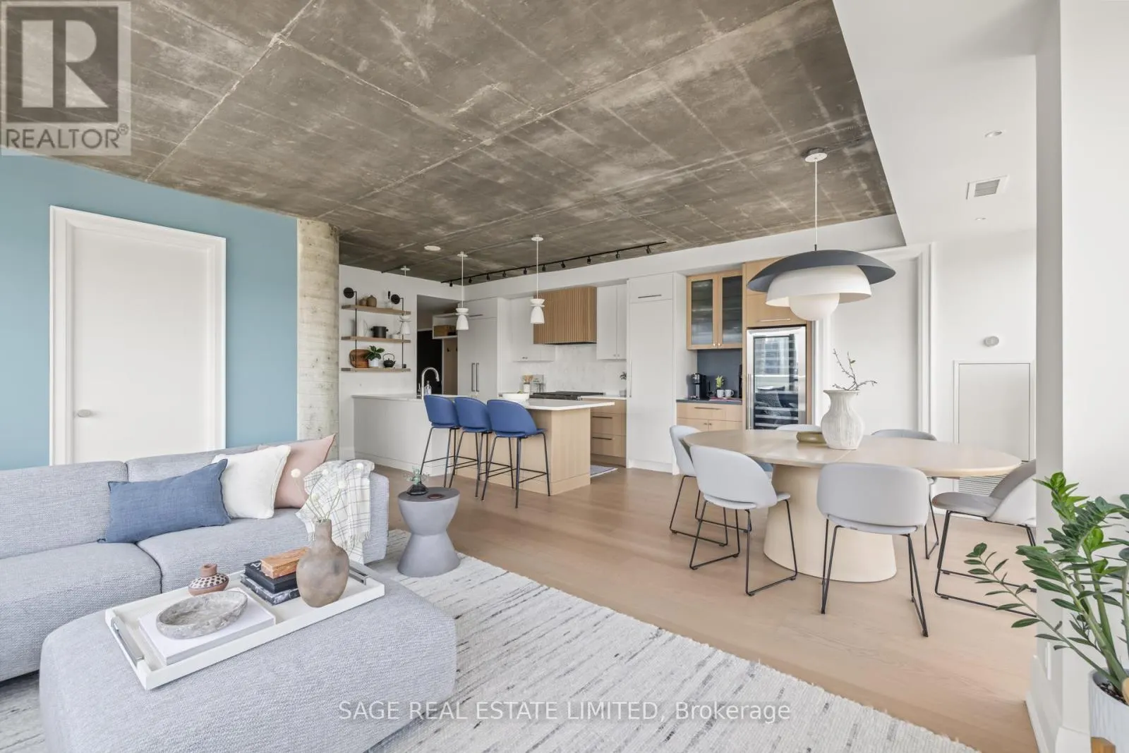 912 - 1 SHAW STREET