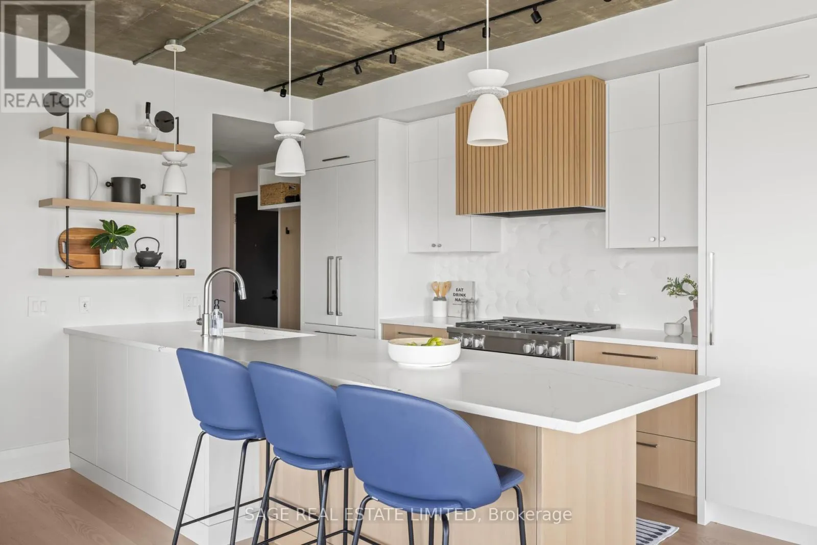 912 - 1 SHAW STREET