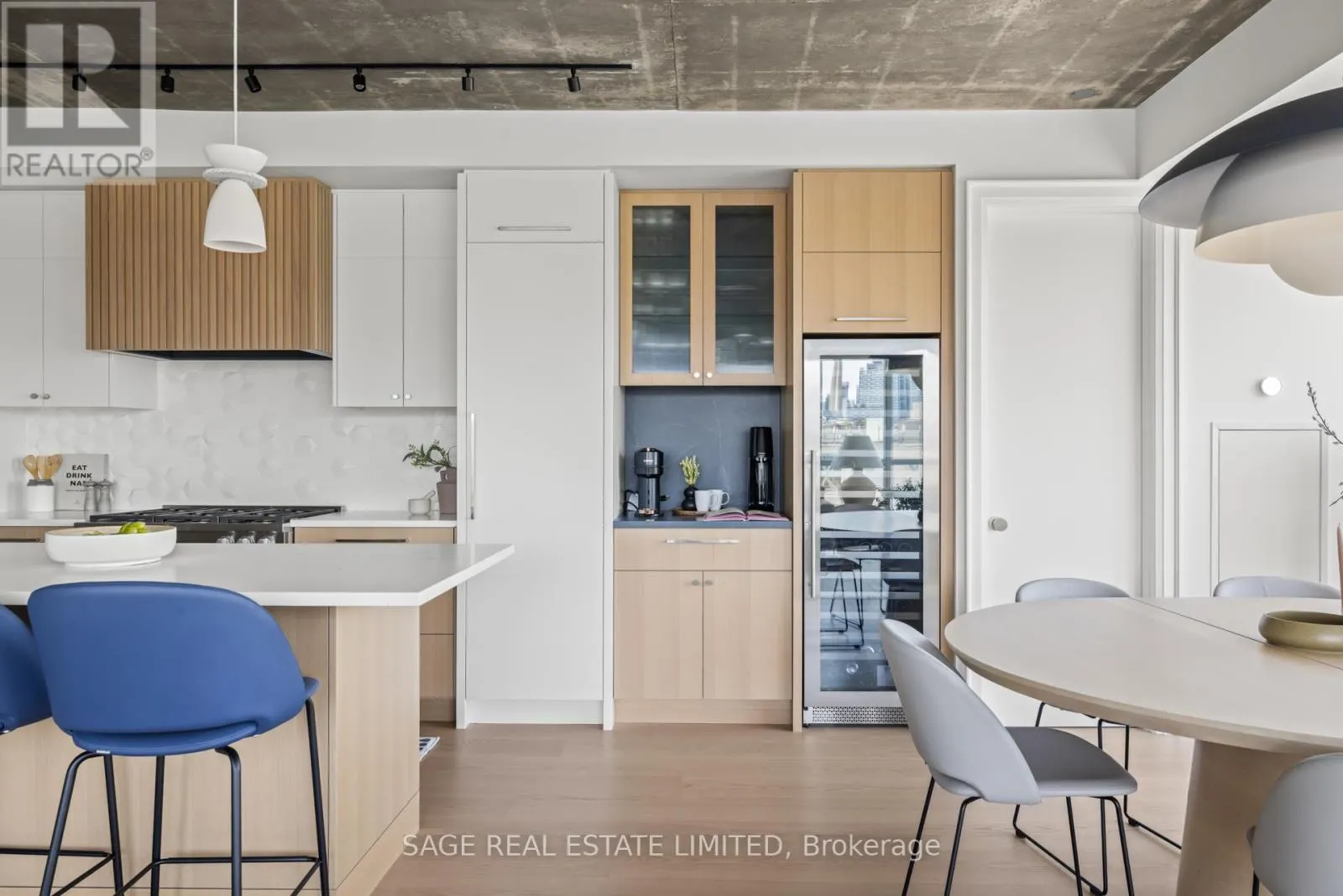 912 - 1 SHAW STREET