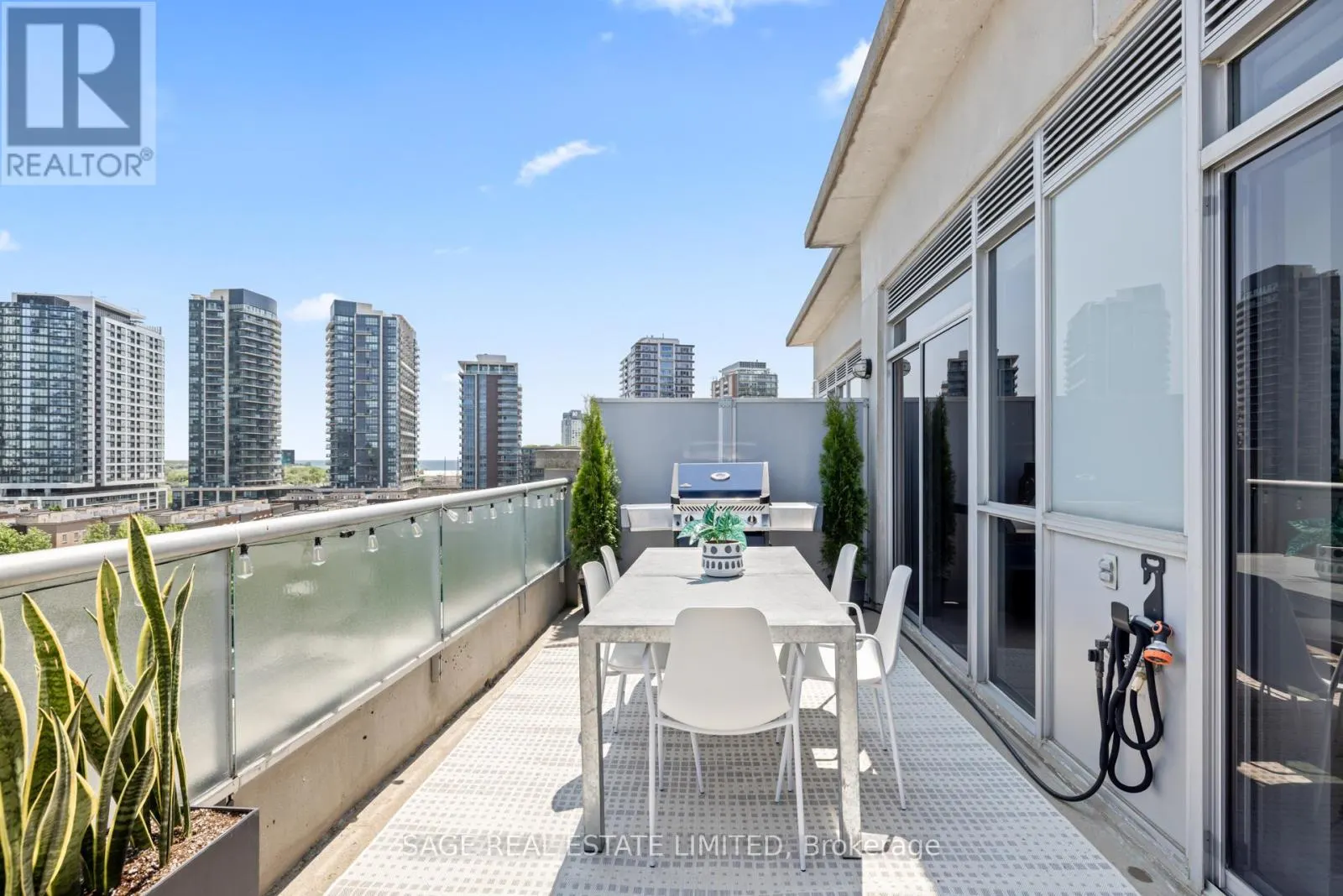912 - 1 SHAW STREET