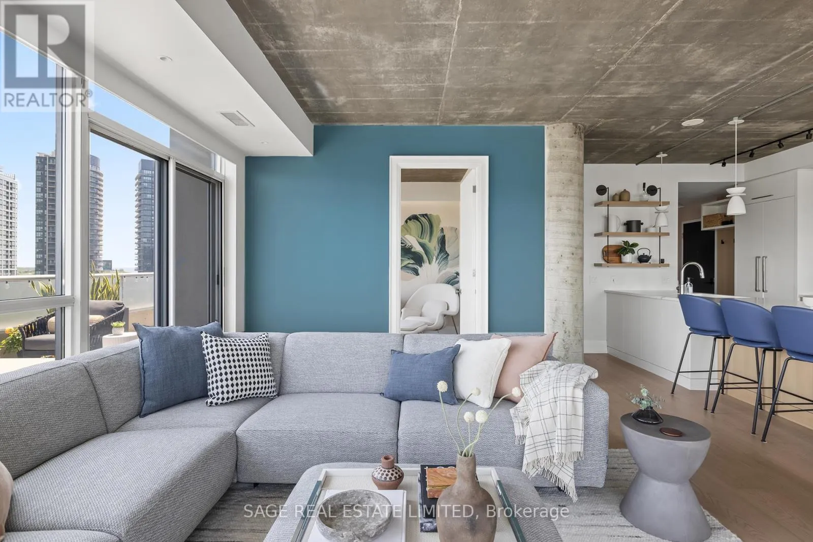 912 - 1 SHAW STREET