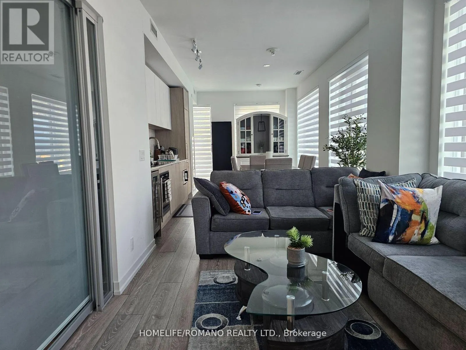 332 - 2020 BATHURST STREET