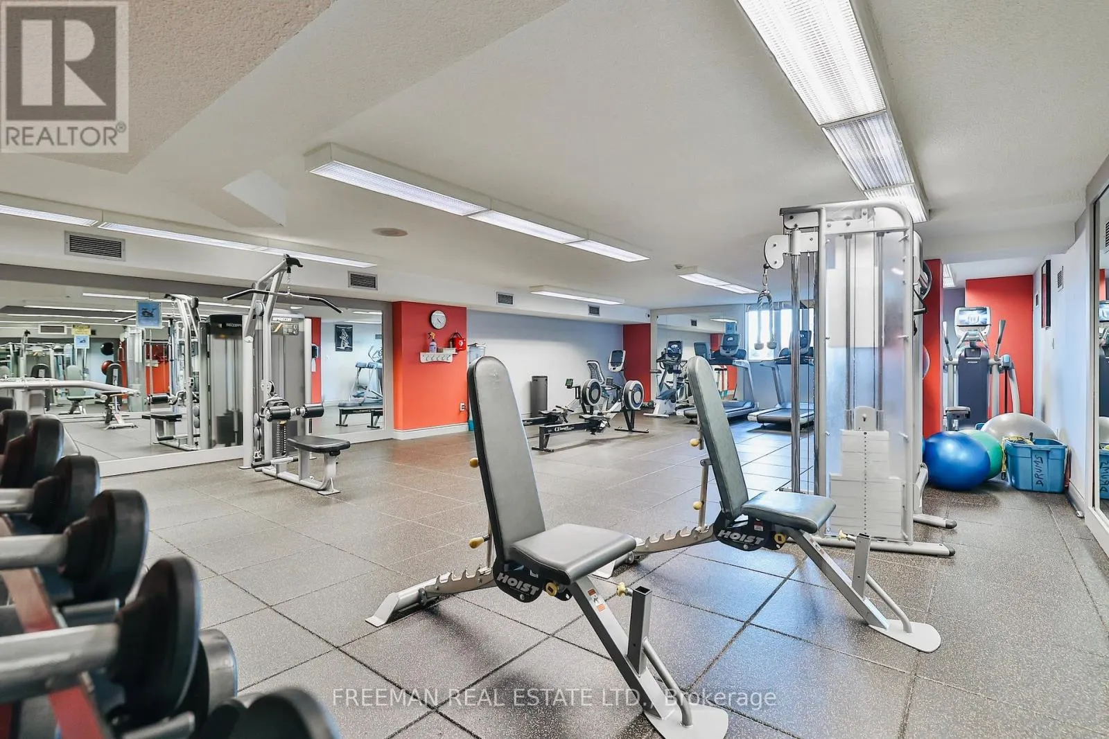204 - 360 BLOOR STREET E