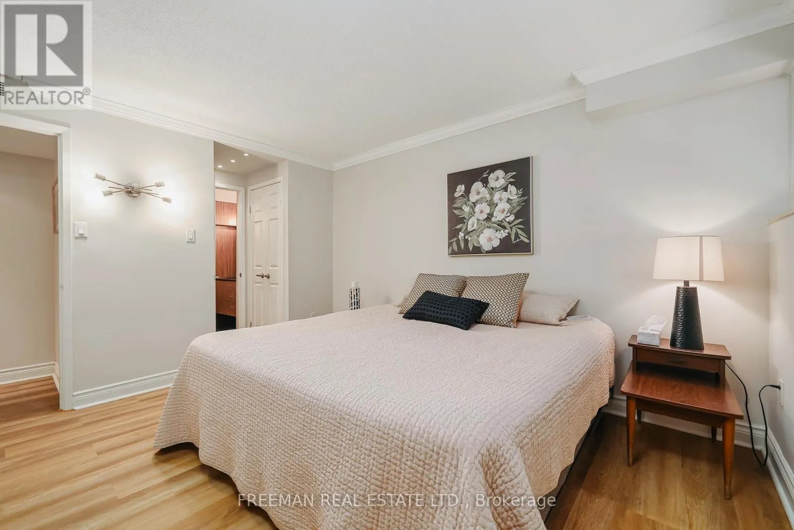 204 - 360 BLOOR STREET E