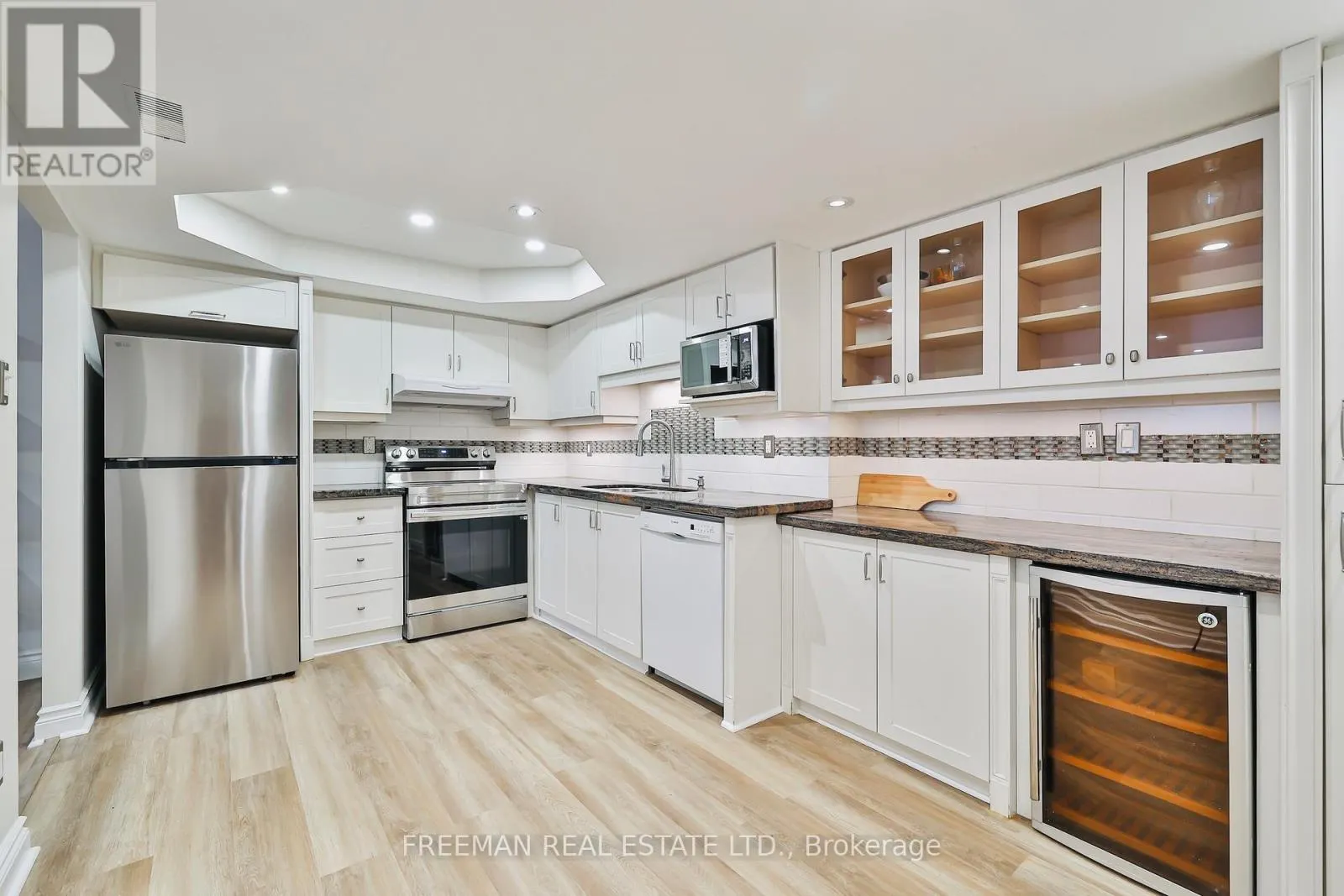 204 - 360 BLOOR STREET E