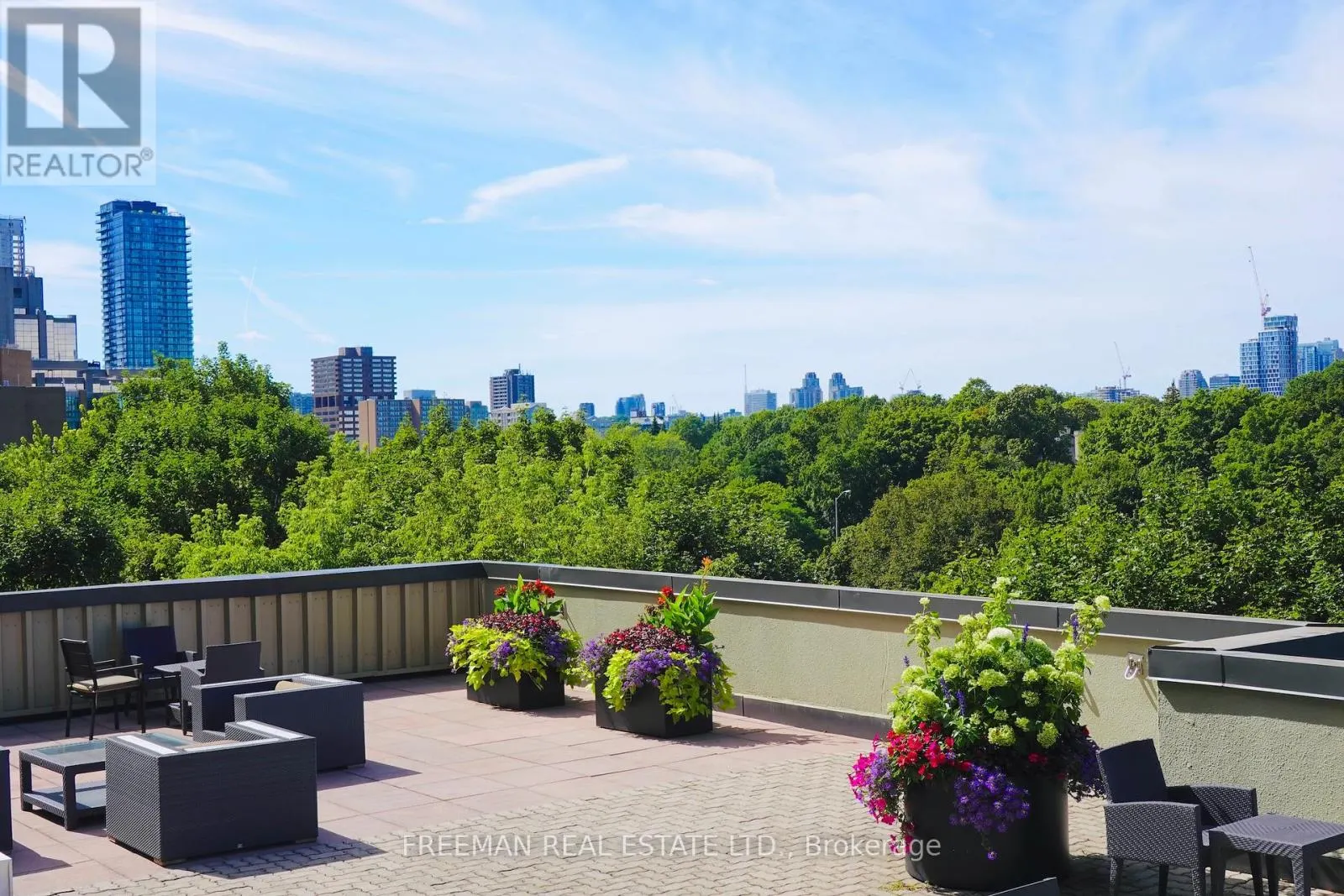 204 - 360 BLOOR STREET E