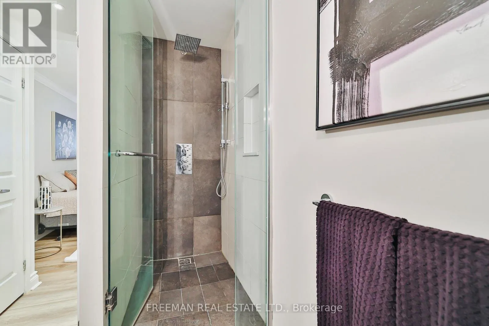 204 - 360 BLOOR STREET E
