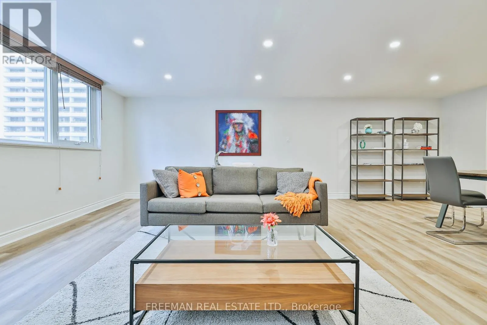 204 - 360 BLOOR STREET E