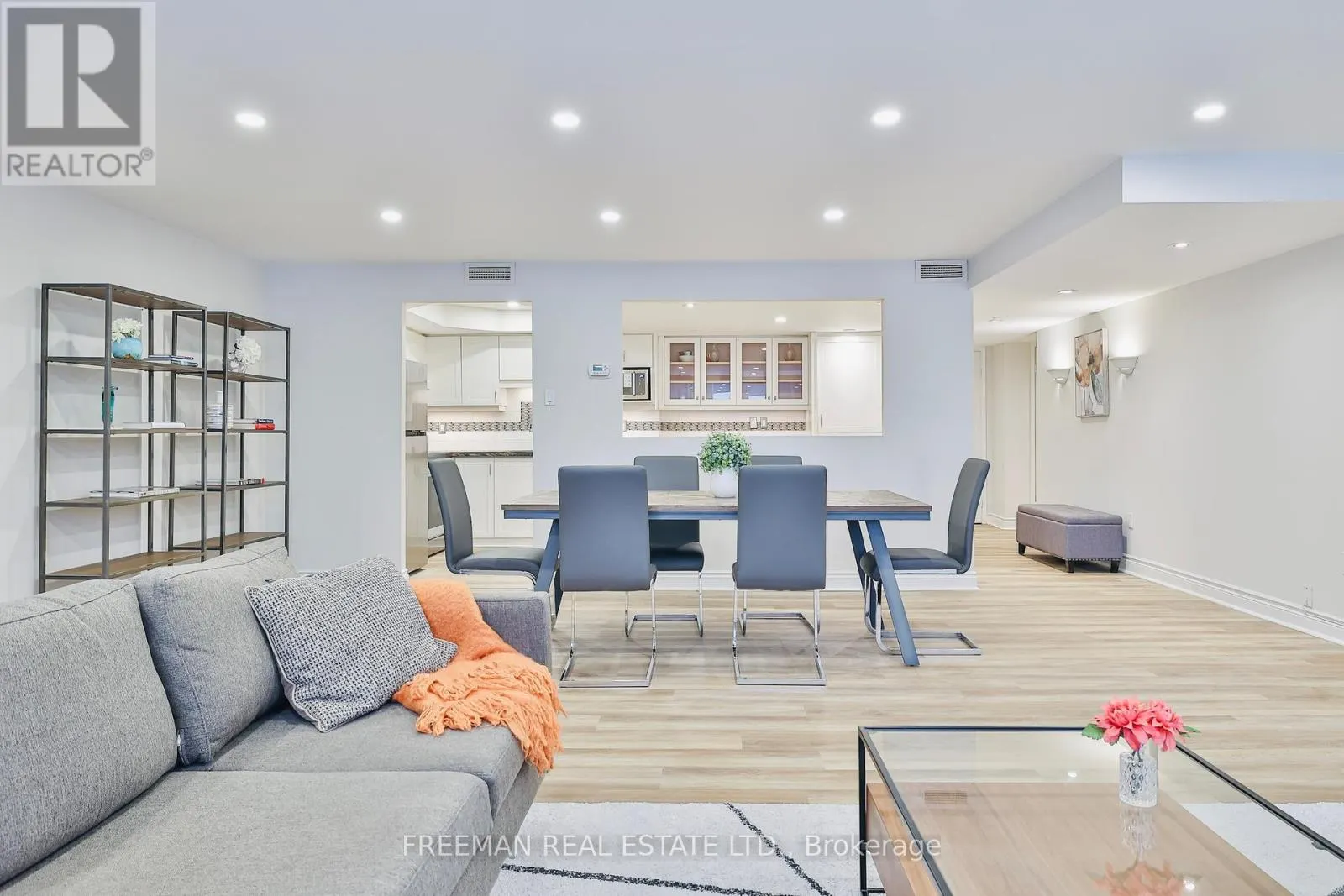 204 - 360 BLOOR STREET E
