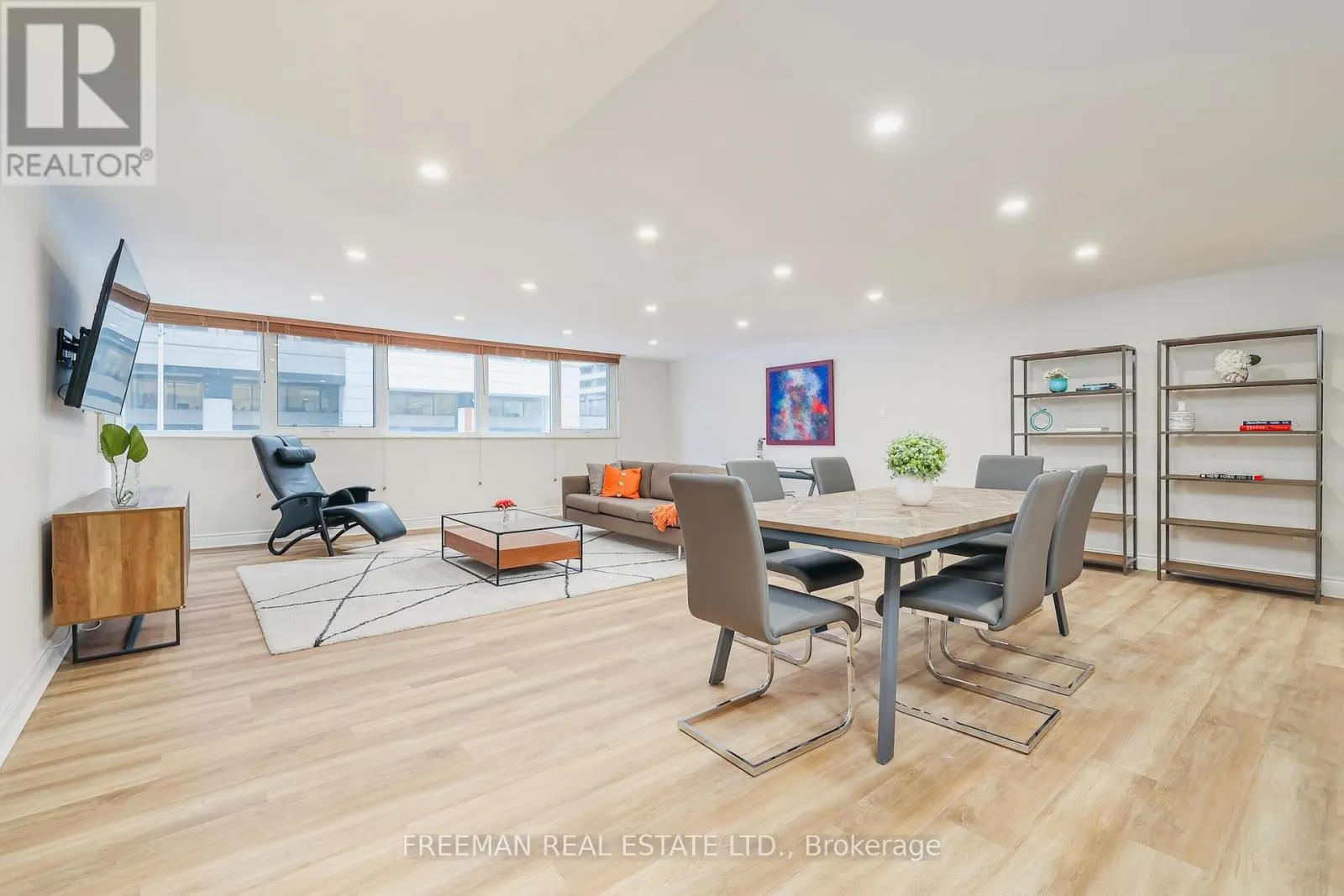 204 - 360 BLOOR STREET E