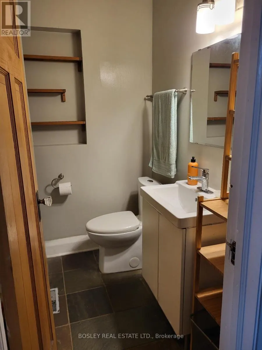 #2 (UPPER) - 33 LORINDALE AVENUE