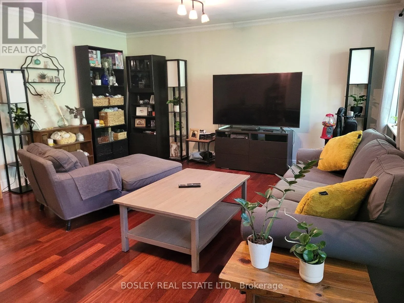 #2 (UPPER) - 33 LORINDALE AVENUE