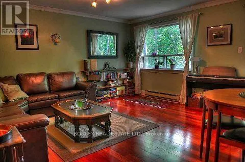 #2 (UPPER) - 33 LORINDALE AVENUE