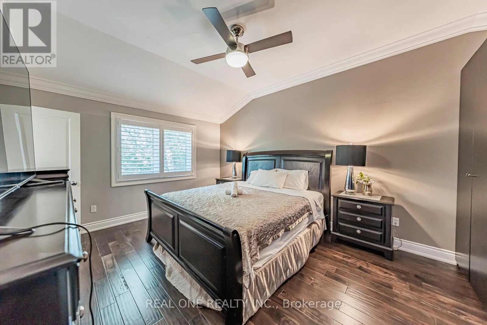 1 MANORPARK COURT S