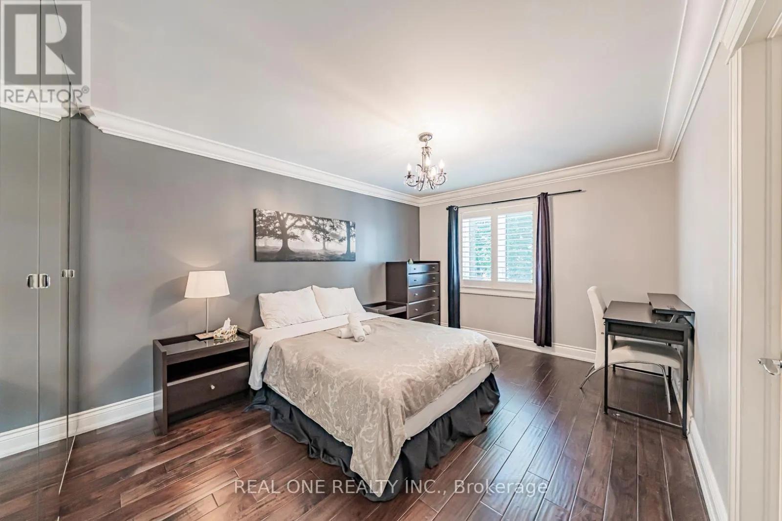 1 MANORPARK COURT S