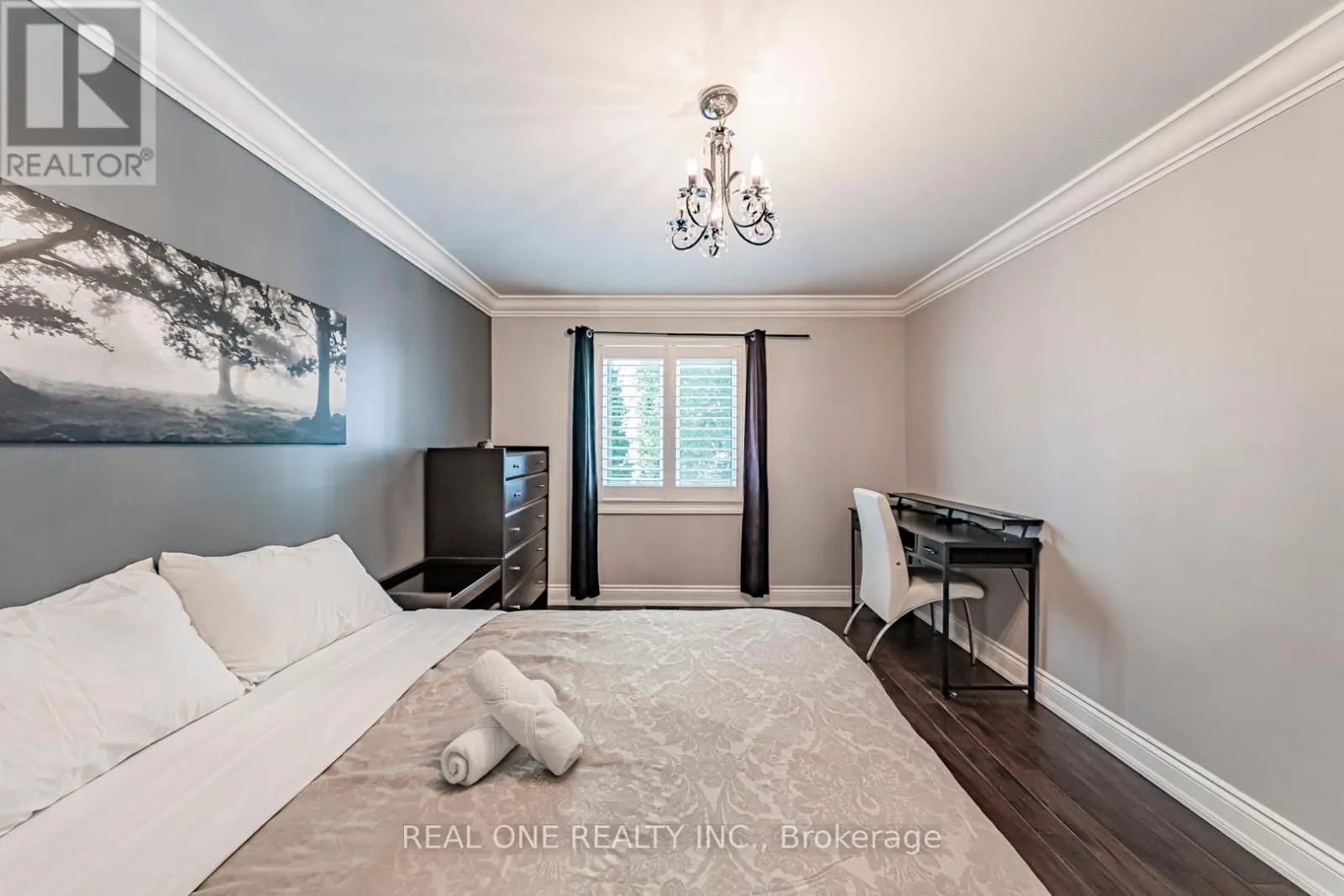1 MANORPARK COURT S
