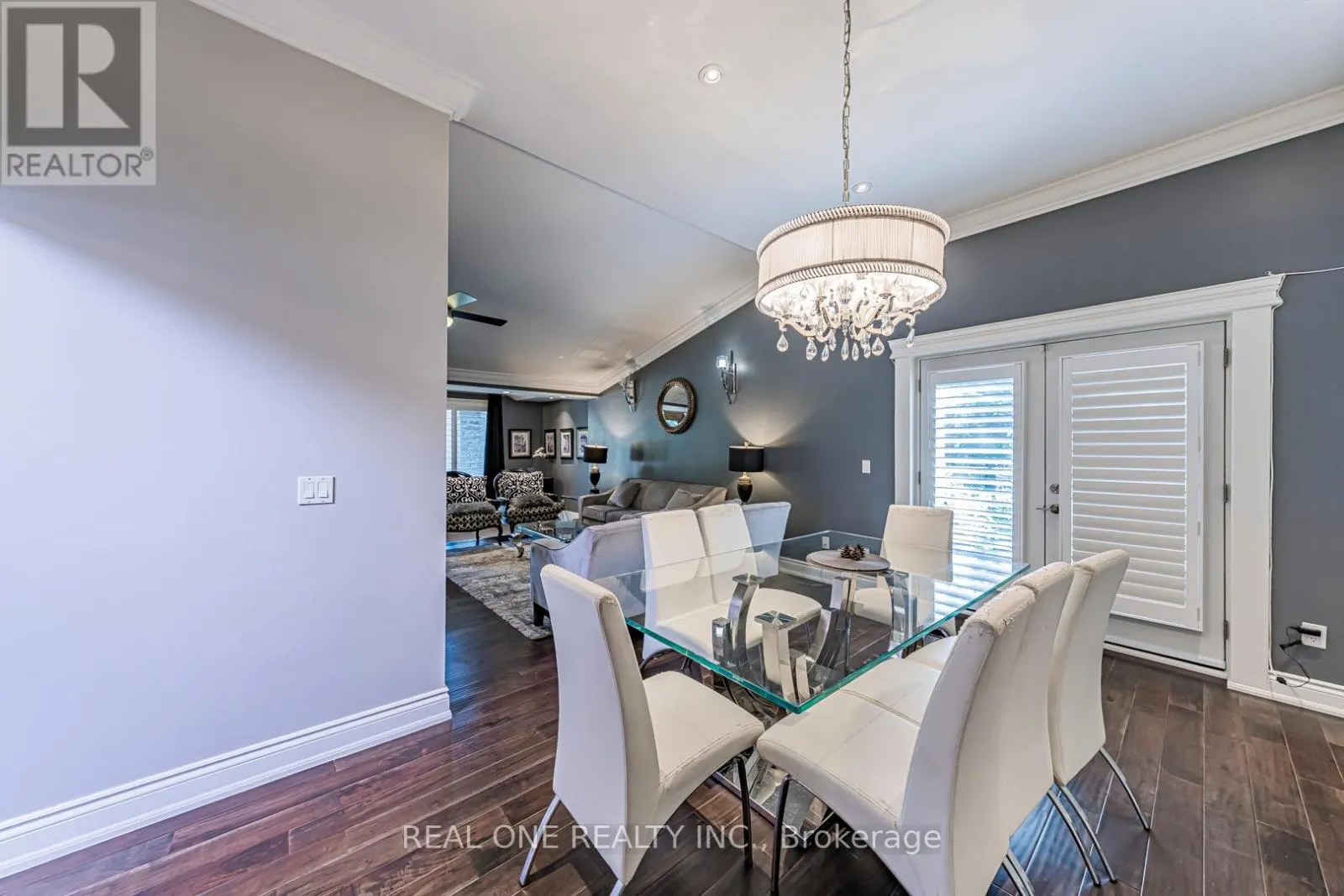 1 MANORPARK COURT S