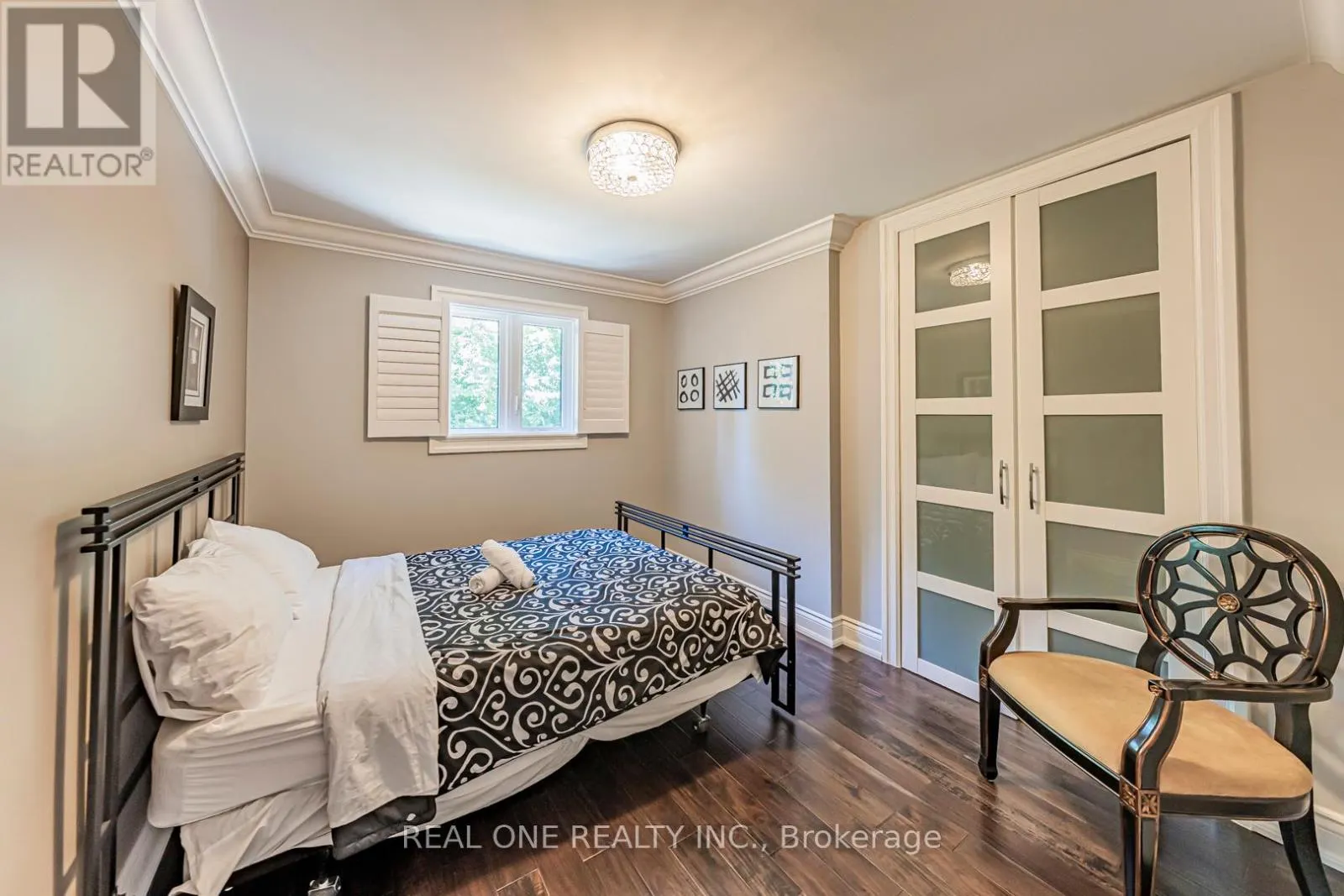 1 MANORPARK COURT S