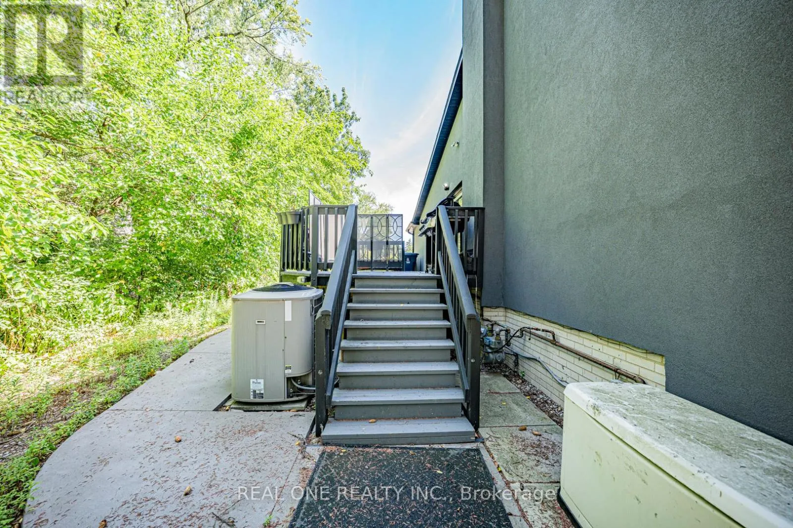 1 MANORPARK COURT S