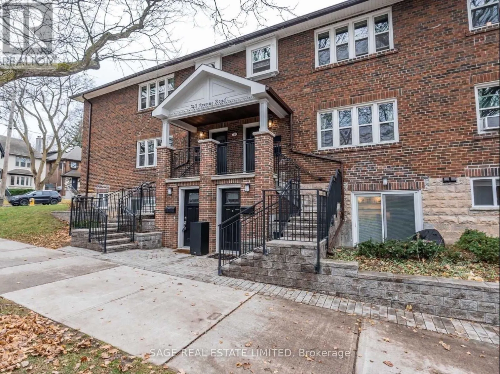 MAIN - 740 AVENUE ROAD N