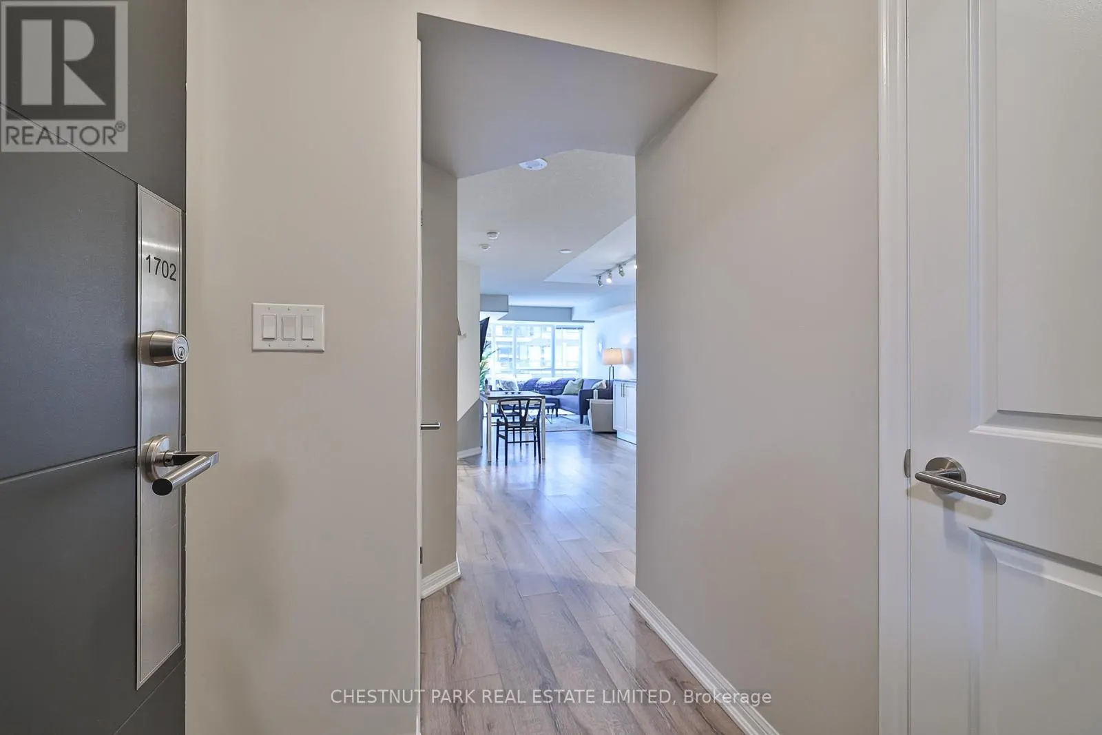 1702 - 400 ADELAIDE STREET E