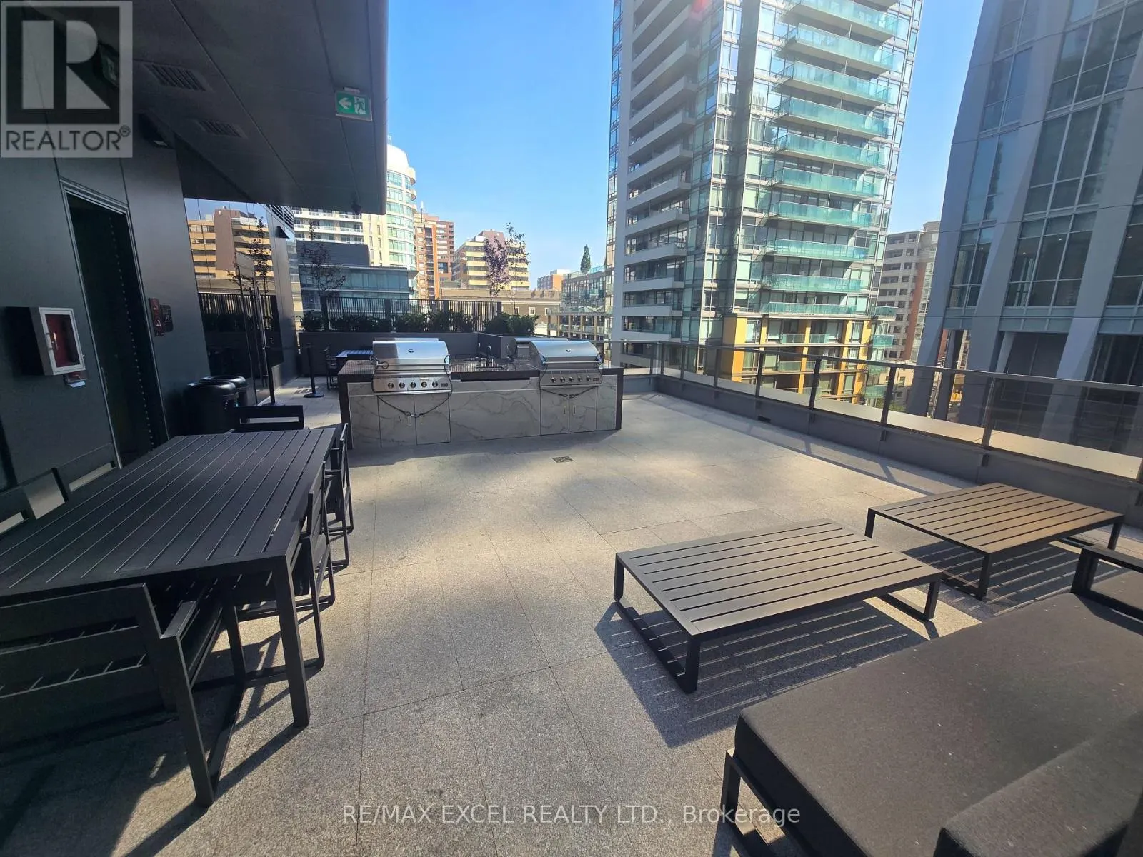 6003 - 11 YORKVILLE AVENUE
