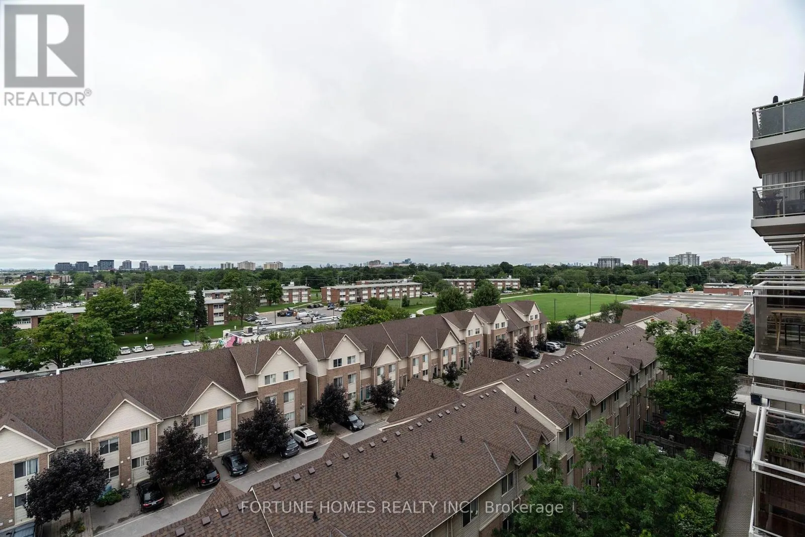 816 - 650 LAWRENCE AVENUE W