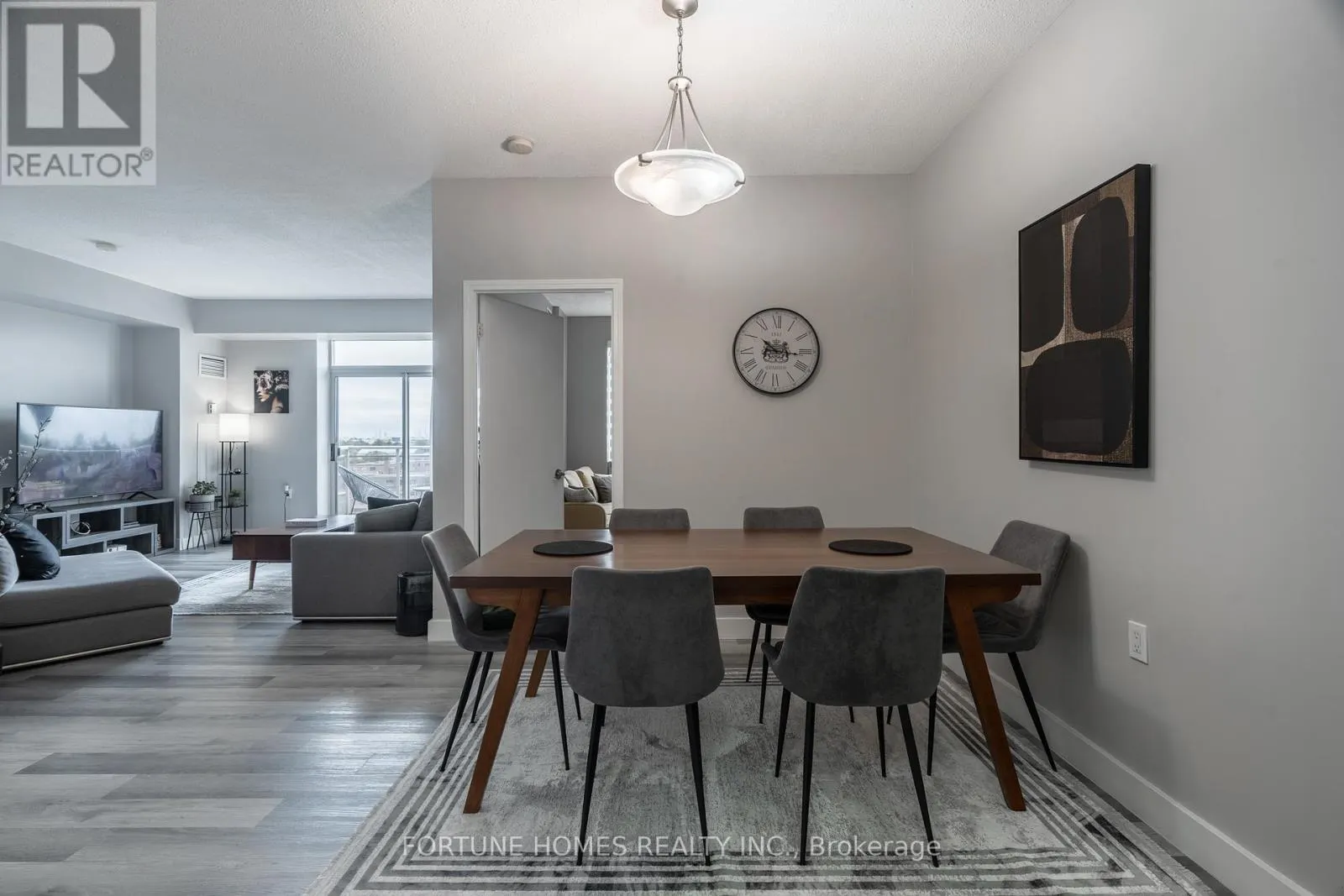 816 - 650 LAWRENCE AVENUE W