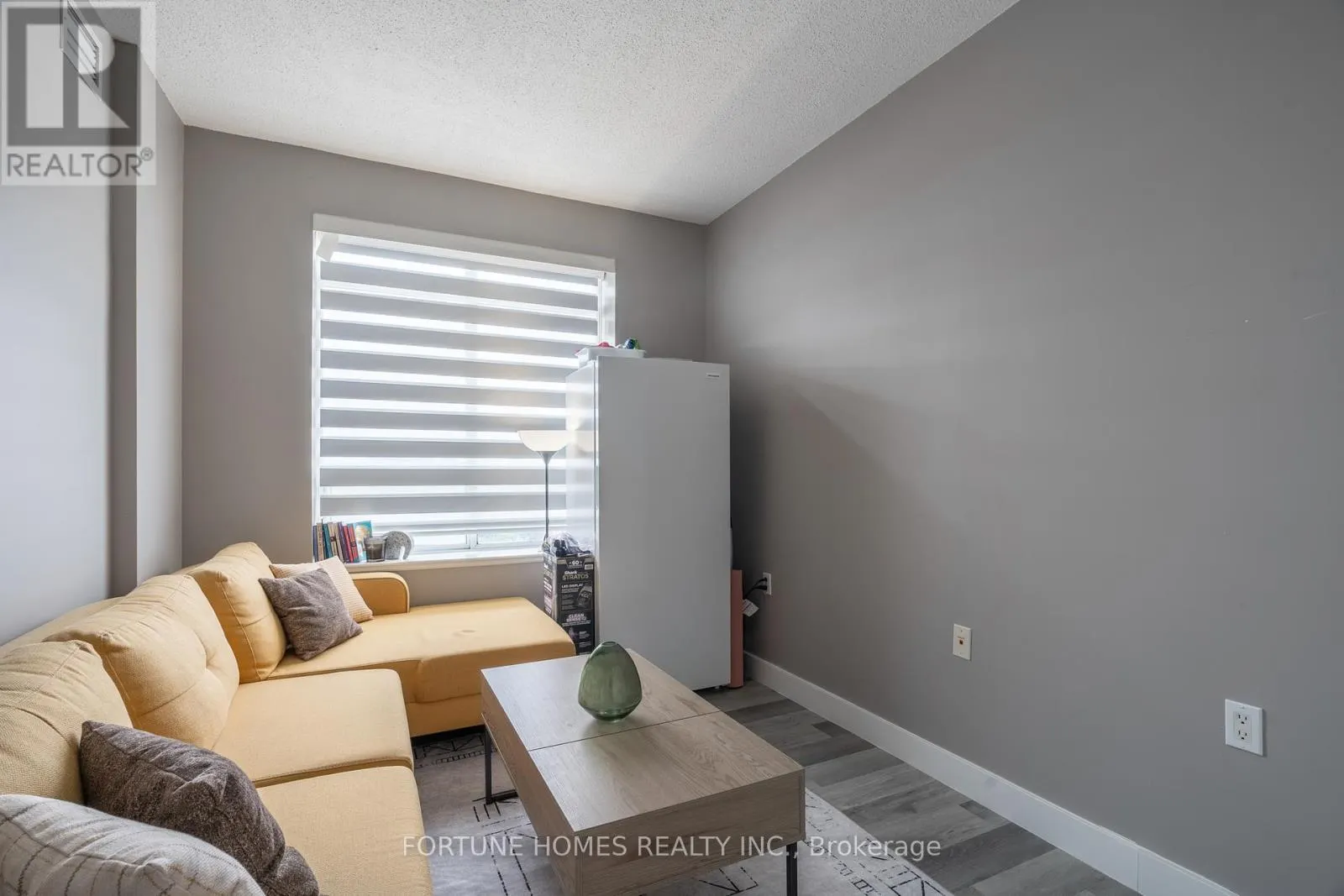 816 - 650 LAWRENCE AVENUE W