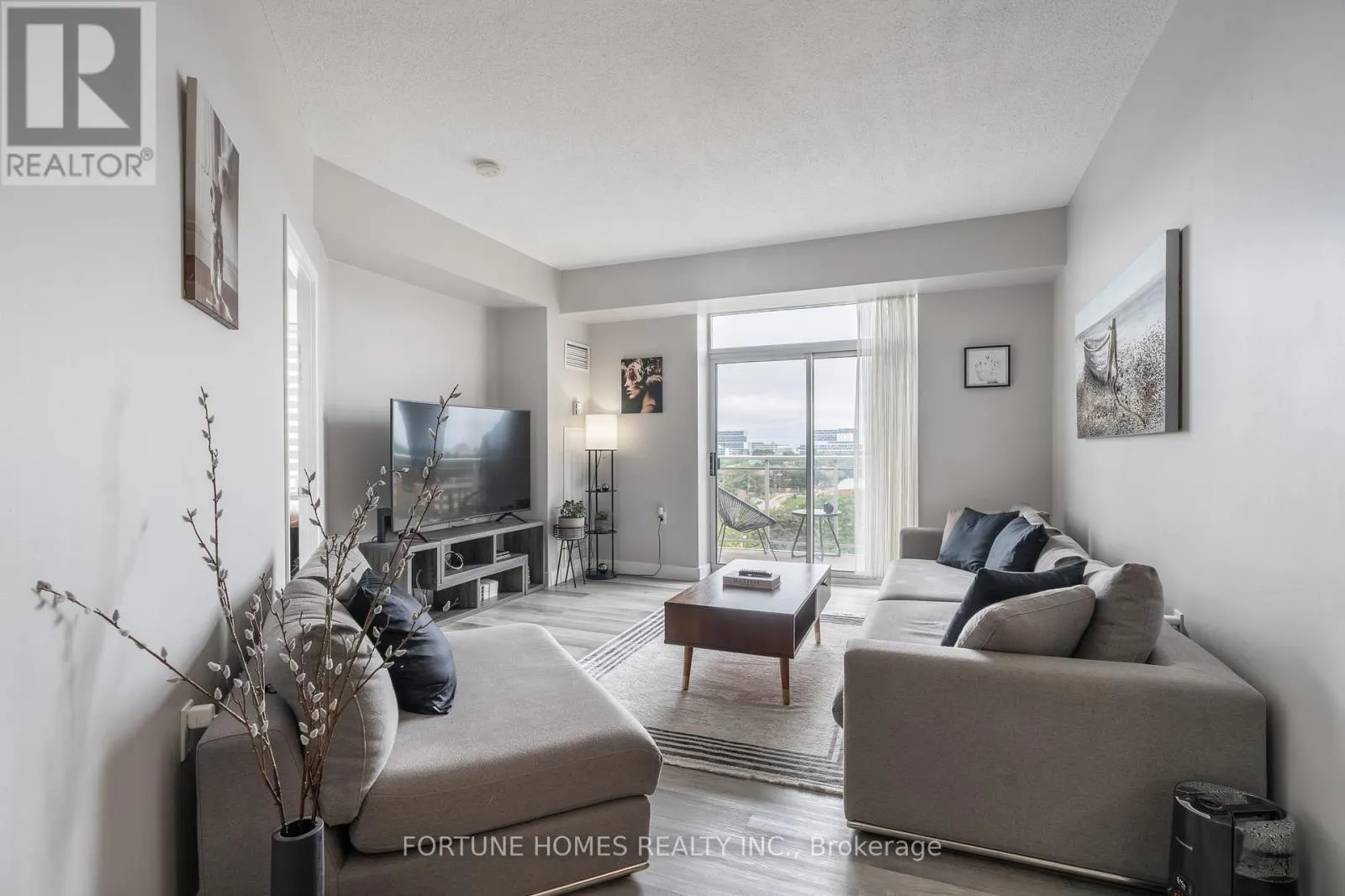 816 - 650 LAWRENCE AVENUE W