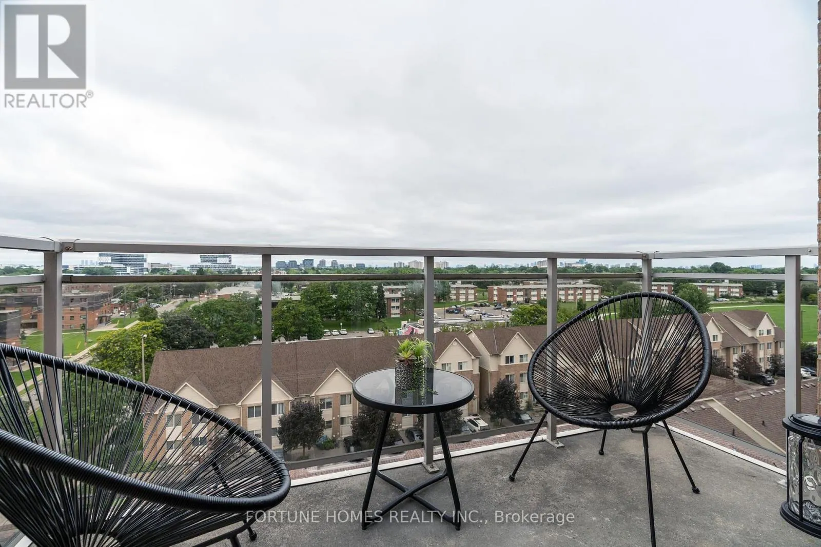 816 - 650 LAWRENCE AVENUE W
