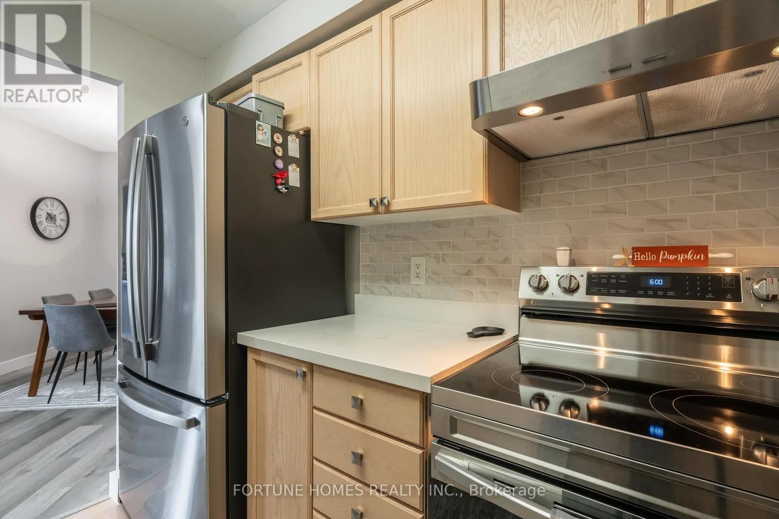 816 - 650 LAWRENCE AVENUE W